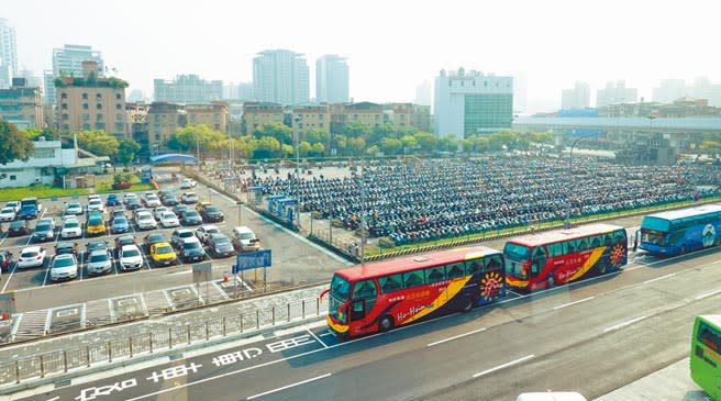 捷運環狀線板橋站旁、目前為停車場的特專三文化設施用地，未來將打造成「國家兒童未來館」。（姚志平攝）