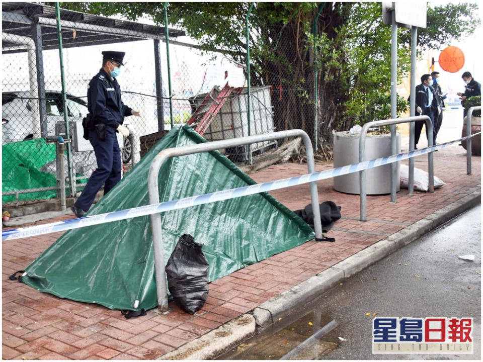 警方以帳篷遮蓋死者遺體。