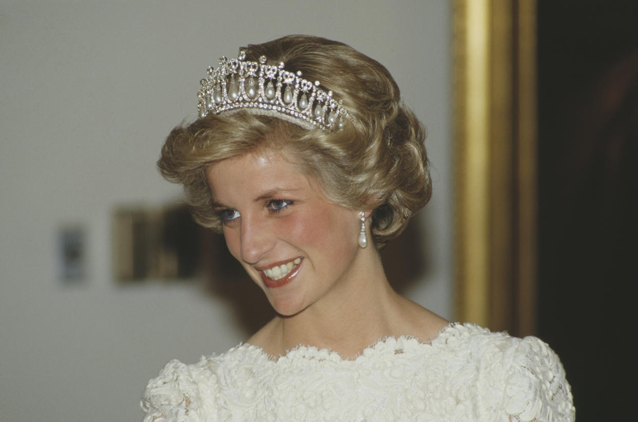 Diana, Princess of Wales  (1961 - 1997) attends a dinner at the British Embassy in Washington, DC, November 1985. She is wearing an evening dress by Murray Arbeid and the Queen Mary tiara.  (Photo by Terry Fincher/Princess Diana Archive/Getty Images)
