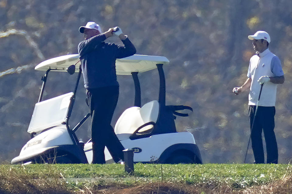 Donald Trump pasó todo el fin de semana jugando golf. (AP Photo/Steve Helber)