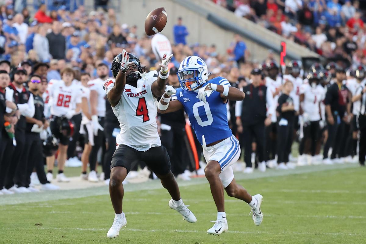 Behren Morton connects with Myles Price for an 11-yard TD to give