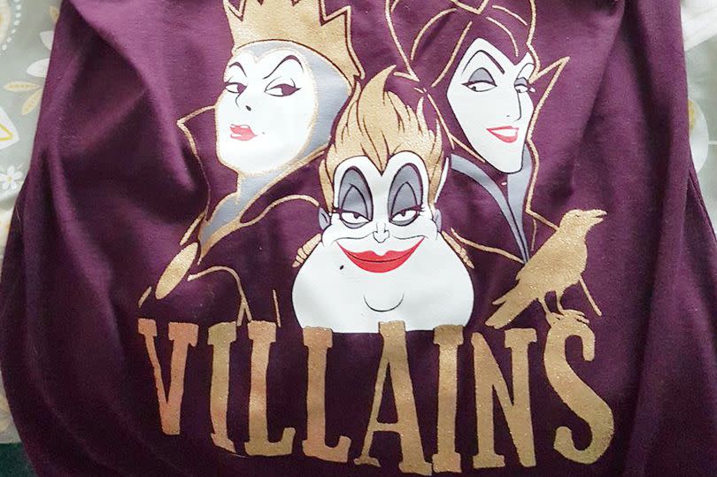 Dieses Disney-Shirt bietet Primark derzeit an - doch nicht alles daran ist Disney (Bild: Twitter)