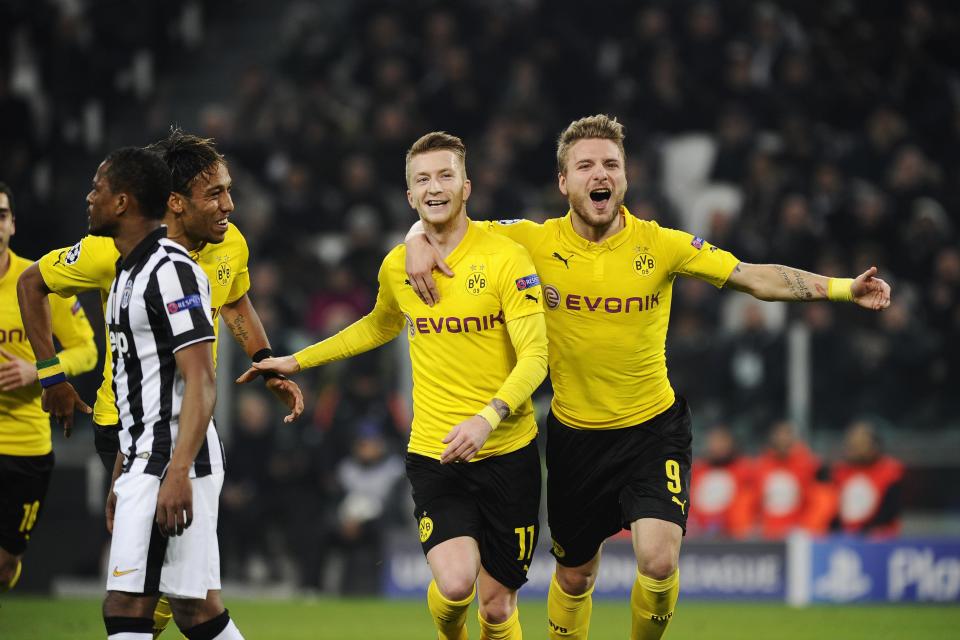 Borussia Dortmund's Marco Reus (C) celebrates with teammate Ciro Immobile (R) after scoring against Juventus during their Champions League round of 16 first leg soccer match at the Juventus stadium in Turin February 24, 2015. REUTERS/Giorgio Perottino (ITALY - Tags: SPORT SOCCER)