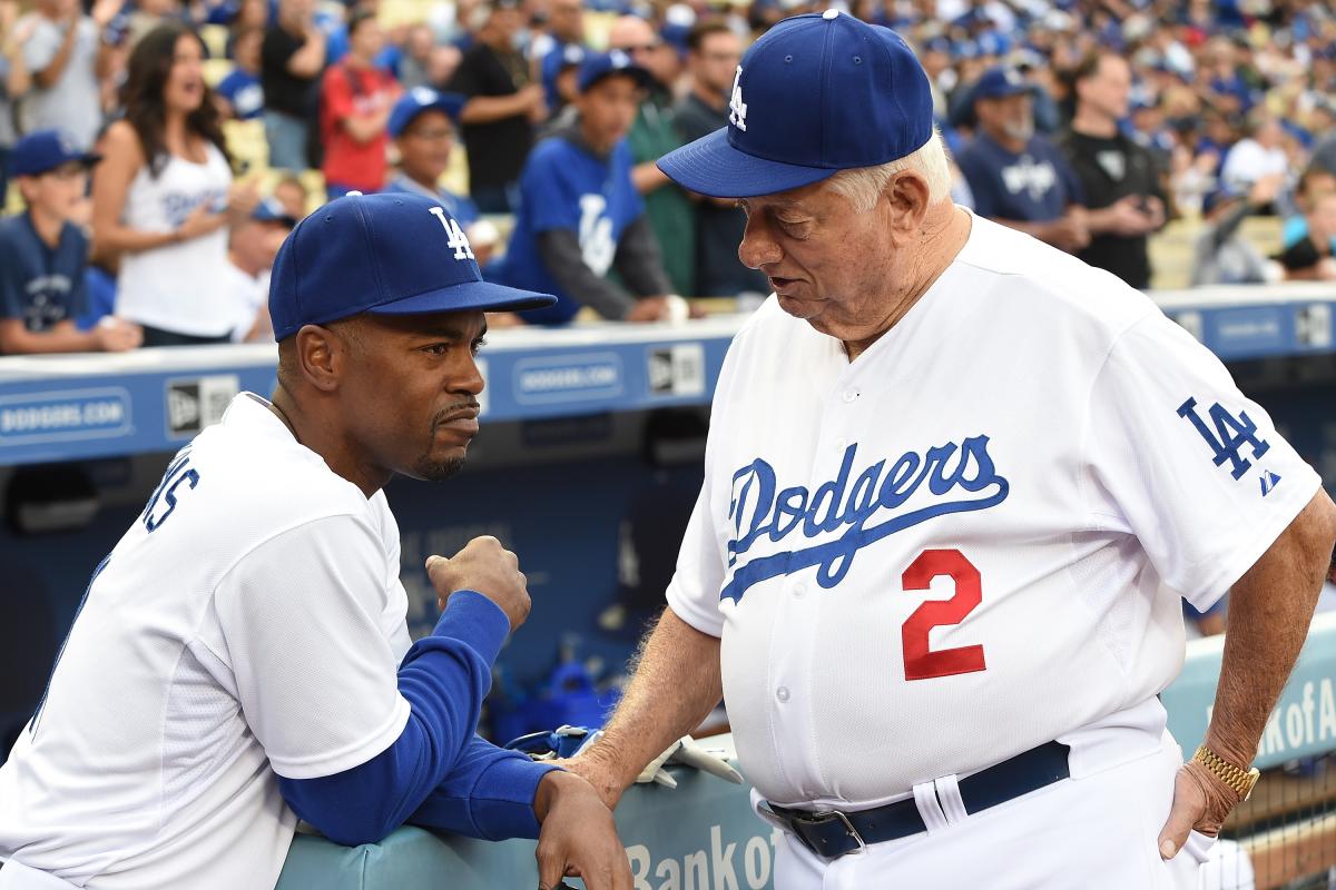 WATCH: Dodgers acting manager Jimmy Rollins wears Tommy Lasorda