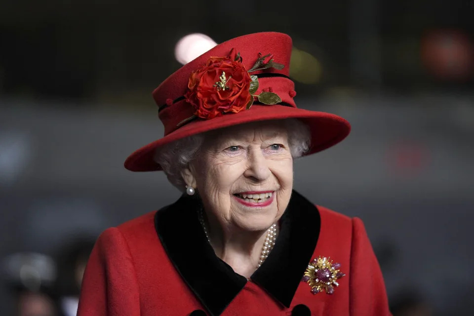 La reina en su primer compromiso público en solitario tras la muerte del príncipe Felipe (Steve Parsons / AFP). 
