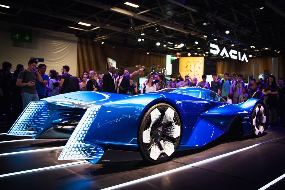 Alpine Alpenglow於2022 年巴黎車展以靜態概念形式首次亮相。