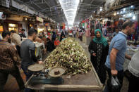 People walk through a market in eastern Mosul, Iraq, April 19, 2017. REUTERS/Marko Djurica