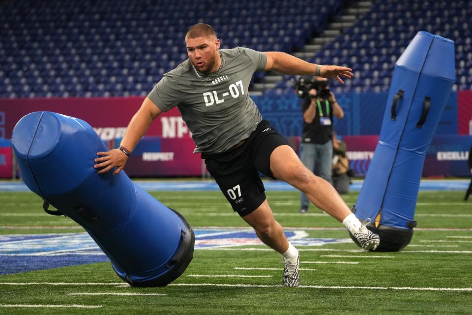 Feb 29, 2024; Indianapolis, IN, USA; Florida State defensive lineman Braden Fiske (DL07) works out during the 2024 NFL Combine at Lucas Oil Stadium. Mandatory Credit: Kirby Lee-USA TODAY Sports
