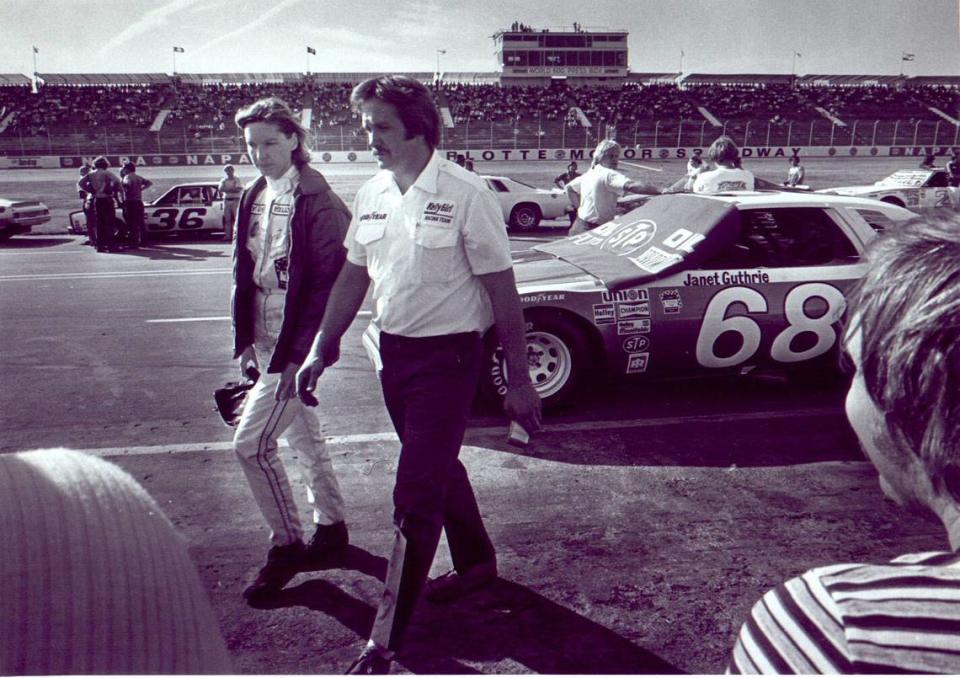 Janet Guthrie (left) and her crew chief Jim Lyndholm in a 1977 photo.