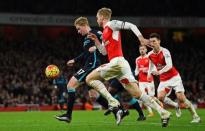 Football Soccer - Arsenal v Manchester City - Barclays Premier League - Emirates Stadium - 21/12/15 Manchester City's Kevin De Bruyne in action with Arsenal's Per Mertesacker Reuters / Dylan Martinez Livepic