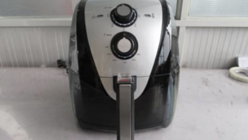 A Secura air fryer SAF-53 has been recalled, according to reports.