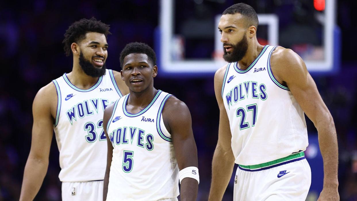 <div>Anthony Edwards #5 of the Minnesota Timberwolves looks on between teammates Karl-Anthony Towns #32 and Rudy Gobert #27 during the second quarter against the Philadelphia 76ers at the Wells Fargo Center on December 20, 2023 in Philadelphia, Pennsylvania.</div> <strong>(Getty Images)</strong>