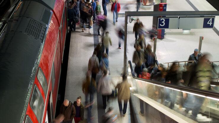 Fast sieben Millionen Menschen in Deutschland pendeln – in eine Richtung – eine Strecke von mehr als 20 Kilometern. Foto: dpa