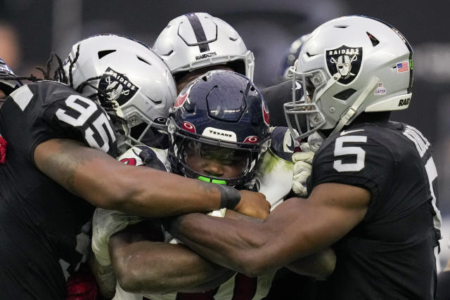 Las Vegas Raiders defensive tackle Kendal Vickers (95) stands on the field  before a NFL preseason