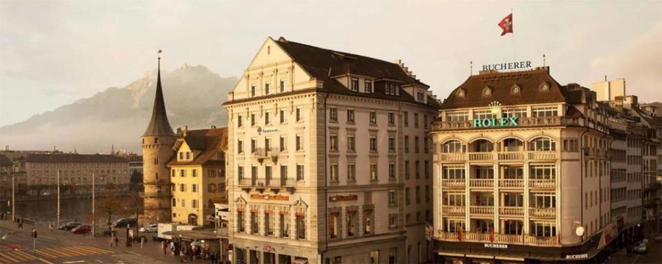 寶齊萊（BUCHERER）於1888年創立於瑞士琉森，是全世界最大的高級鐘錶經銷商，此為其琉森總店與總部辦公室。