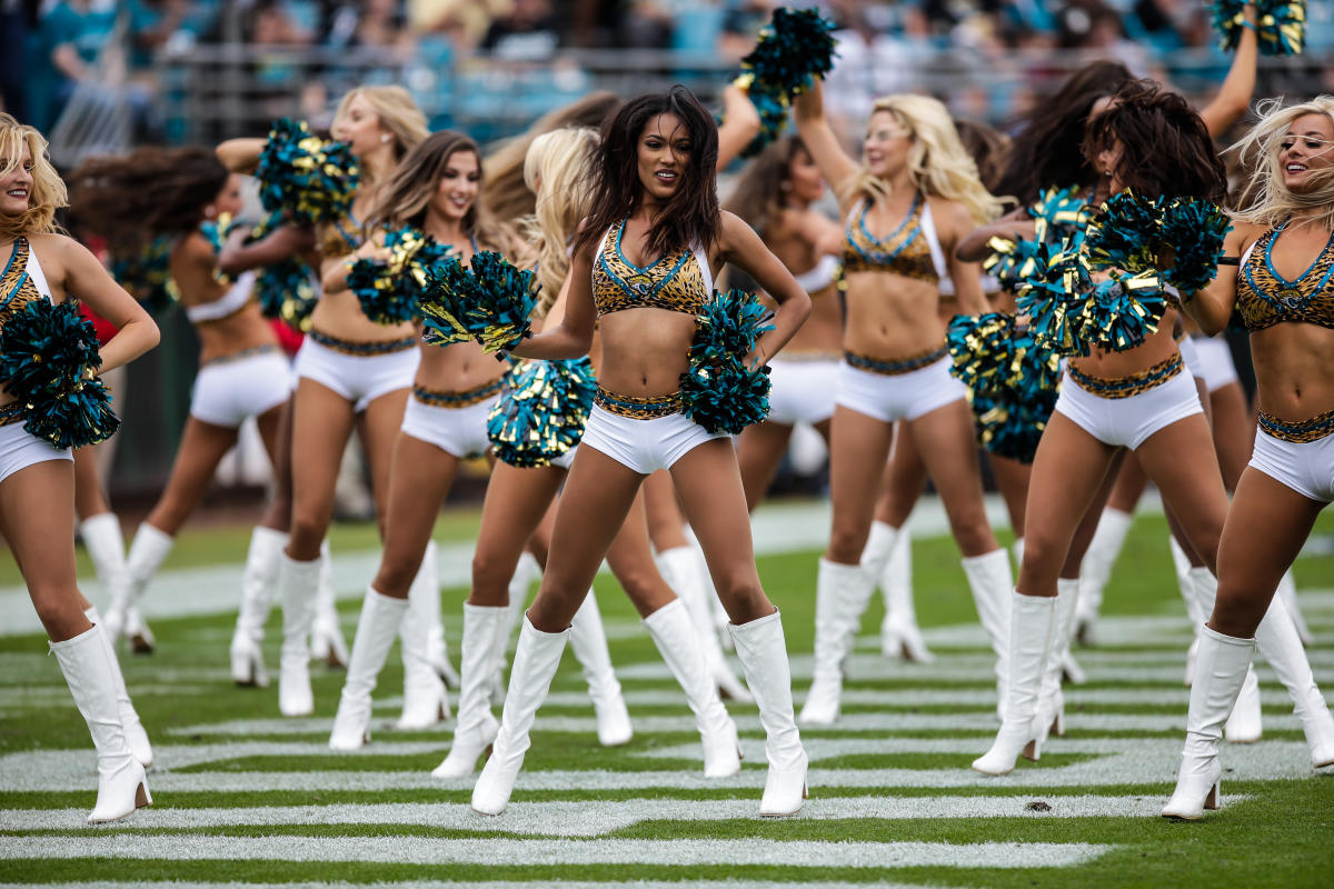 NFL cheerleaders go out with a bang in Week 17 – New York Daily News