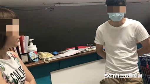 林姓女老師與偷拍倪男在警局對質。（圖／翻攝畫面）