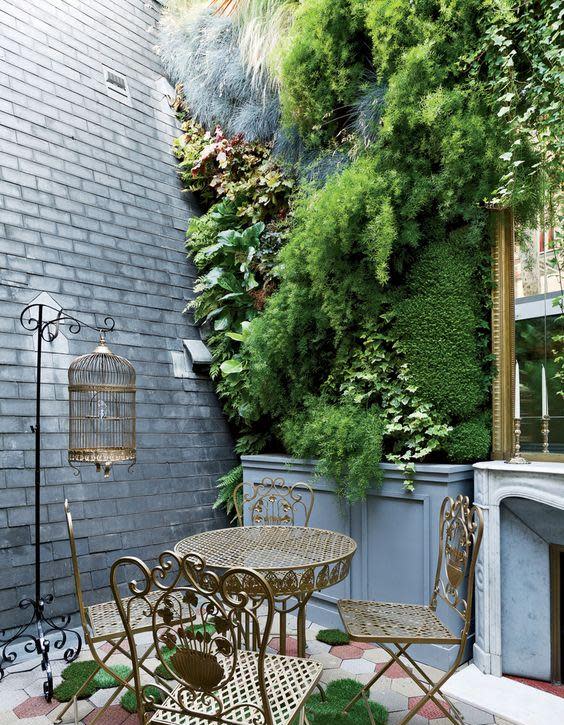 Créer un mur végétal pour adopter les plantes sur la terrasse