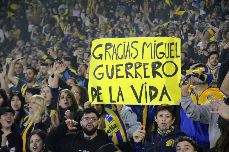 Los hinchas de Rosario Central  y su tributo a Miguel Angel Russo en la previa del partido vs. Huracán