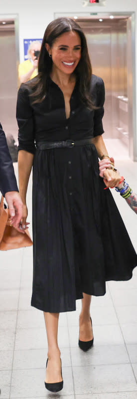 Meghan Markle Models Barefoot In Chanel Fantasy Dress For The Cut –  Footwear News