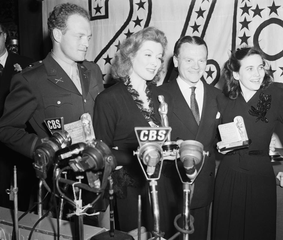 Greer Garson at the 1943 Oscars (Bettmann Archive)