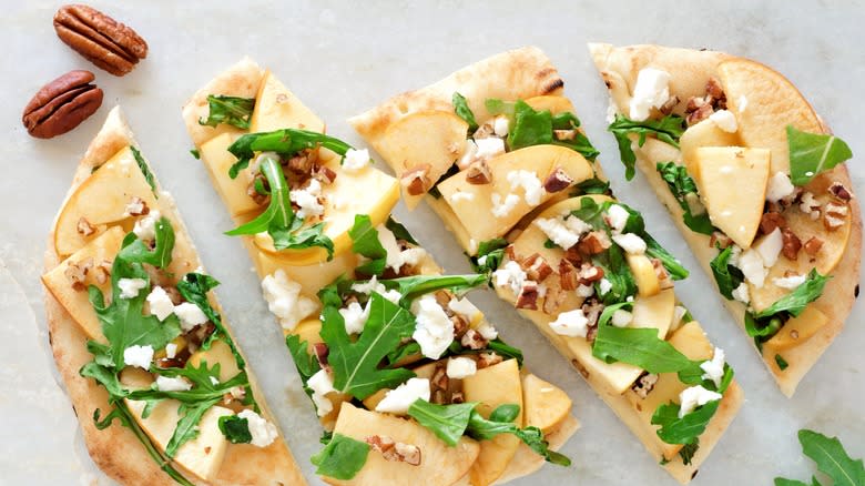 Flatbread with apples and pecans
