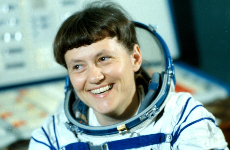 Ausust 1982, soyuz t-7, docked with salyut 7, crew member svetlana savitskaya. (Photo: Sovfoto/UIG via Getty Images)