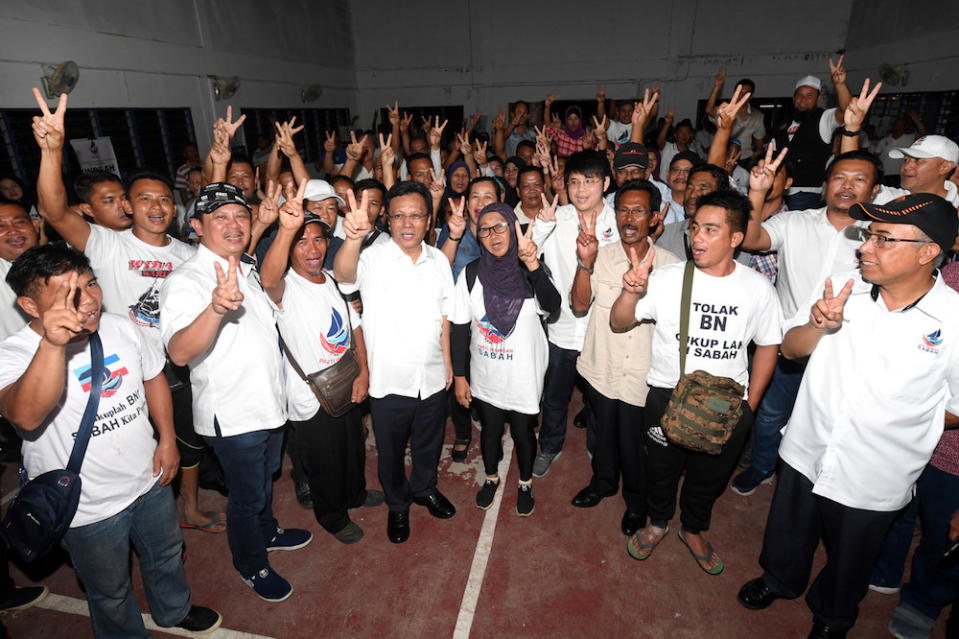 Sabah Chief Minister Datuk Seri Mohd Shafie Apdal poses for pictures after campaigning for the Kimanis by-election in Sinuka January 9, 2020. — Bernama pic