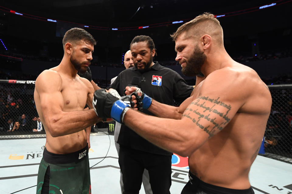 MEXICO CITY, MEXICO - SEPTEMBER 21:  (L-R) Yair Rodriguez of Mexico and Jeremy Stephens touch gloves prior to their featherweight bout during the UFC Fight Night event on September 21, 2019 in Mexico City, Mexico. (Photo by Josh Hedges/Zuffa LLC/Zuffa LLC via Getty Images)