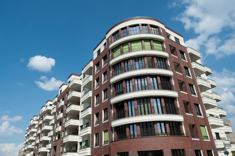 Symbolbild. Hier zu sehen: Neubauwohnungen in Berlin, Prenzlauer Berg. - Copyright: picture alliance / dpa