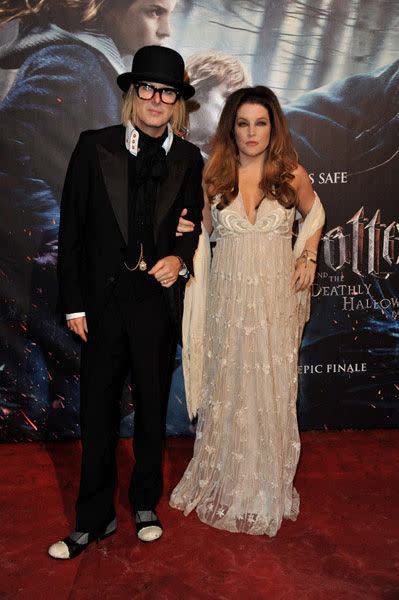 aumovies_red_carpet_harry_potter_and_the_deathly_hallows_part_1_lisa_marie_presley-16dotnc.jpg