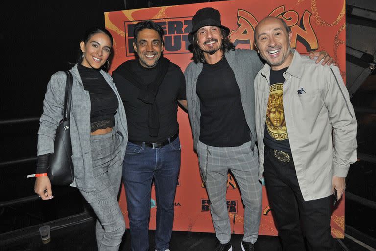 Celeste Muriega, Coco Fernández, Christian Sancho,  y Claudio Cosano posaron juntos antes de que arrancara la función 