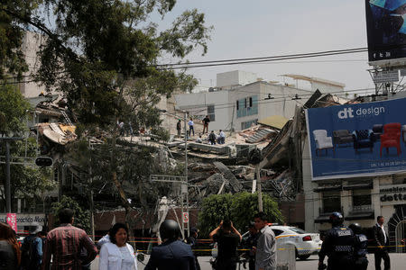 Un edificio colapsado tras un sismo en Ciudad de México, sep 19, 2017. REUTERS/Claudia Daut