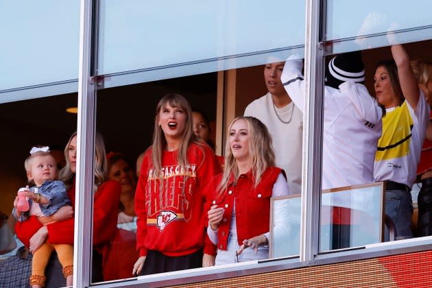 Taylor Swift Updates on X: 📸  A stunning shot of the Philly N3  'Fearless' heart hand! 🫶 #PhillyTSTheErasTour #TSTheErasTour   / X