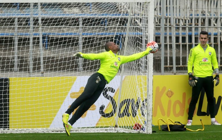 Brazil's goalkeeper Jefferson takes part in a training session in Santiago, on October 5, 2015