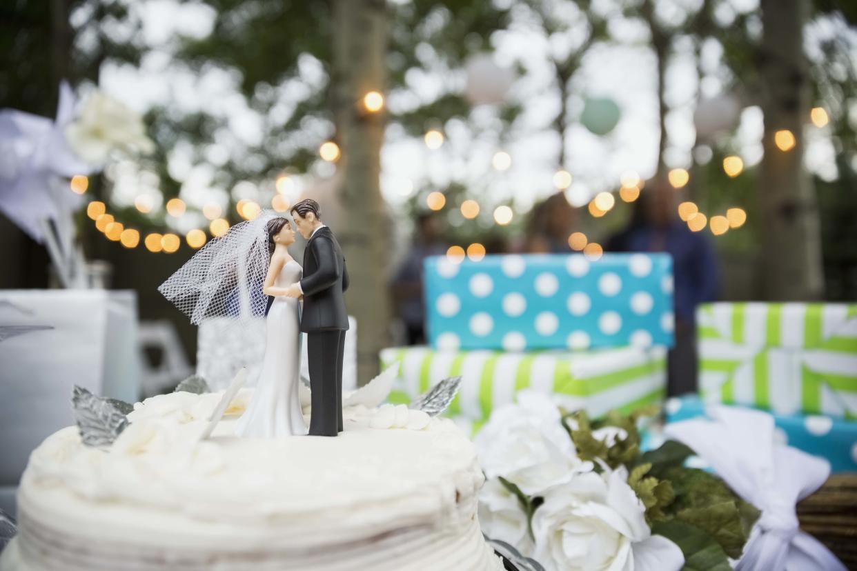 Wer seinen Gästen auf der eigenen Hochzeit eine Freude machen will, sollte sich gut überlegen, was er verschenkt. (Symbolbild: Getty Images)