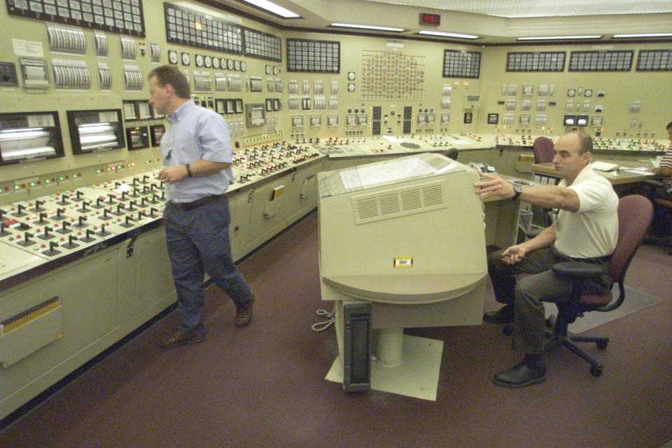 Employees of the Duane Arnold Energy Center near Palo monitor the plant's nuclear reactor and power generation in the main control room in this 1999 photograph.