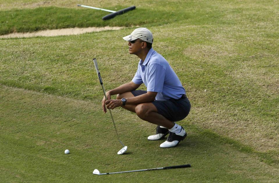 U.S. President Barack Obama plays golf at Mid Pacific Country Club in Kailua, Hawaii December 23, 2013. REUTERS/Kevin Lamarque (UNITED STATES - Tags: POLITICS SPORT GOLF)