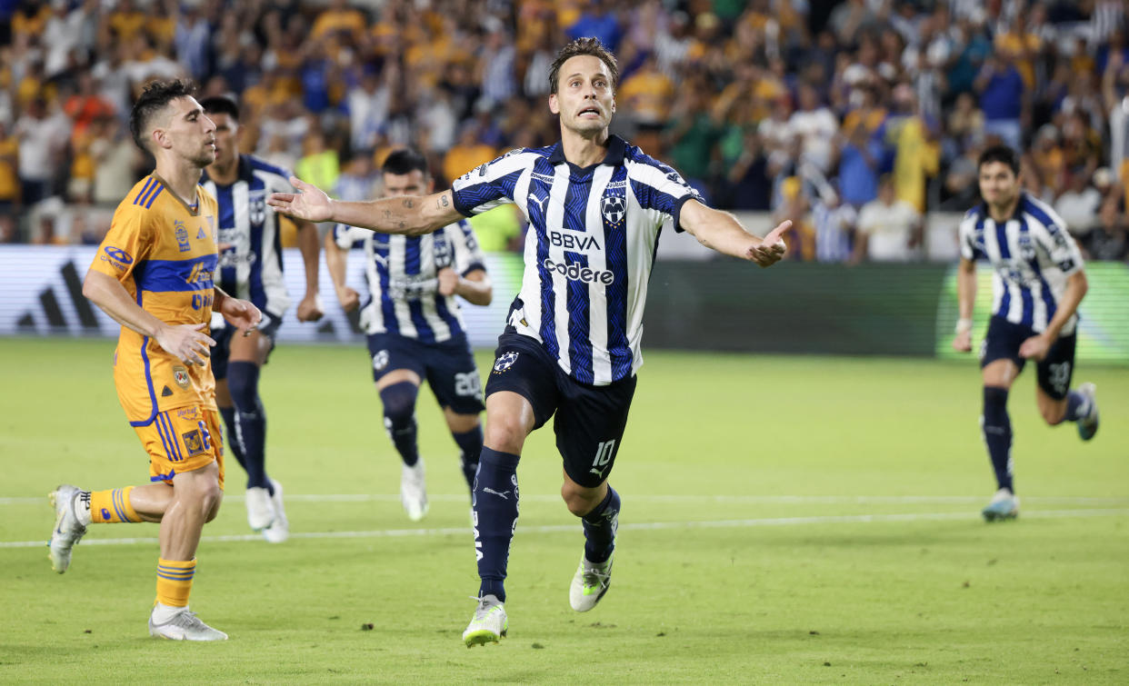 Sergio Canales celebrando su gol con Rayados ante Tigres. (Thomas Shea-USA TODAY Sports)