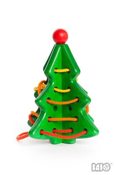 17) Wooden Lacing Christmas Tree