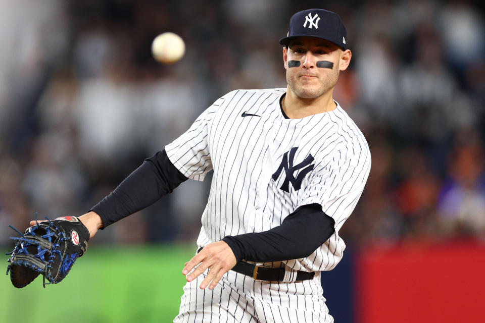 Según los informes, el primera base veterano Anthony Rizzo se queda con los Yankees en un contrato de dos años con una opción de club para 2025. (Foto de Elsa/Getty Images)