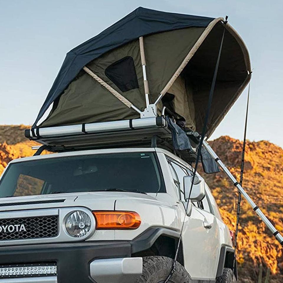 2) OFFGRID Voyager Rooftop Tent