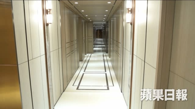 環海‧東岸一梯36伙，由4組走廊穿連，其中一段為圖中顯示，長約33米。