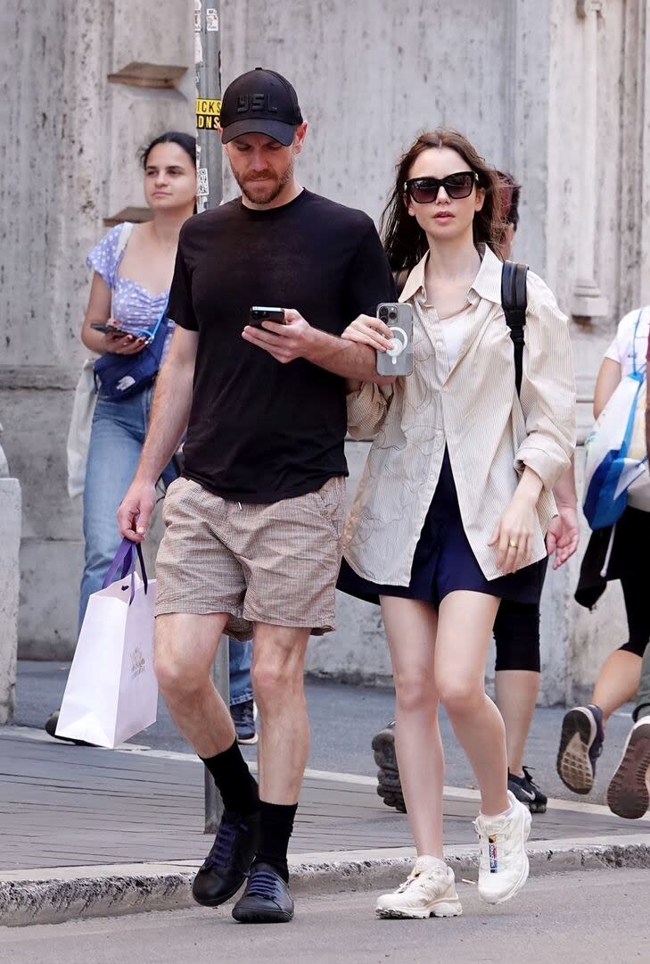 Lily Collins y su marido, el director de cine y guionista estadounidense Charlie McDowell, disfrutaron de un paseo por la ciudad de Roma