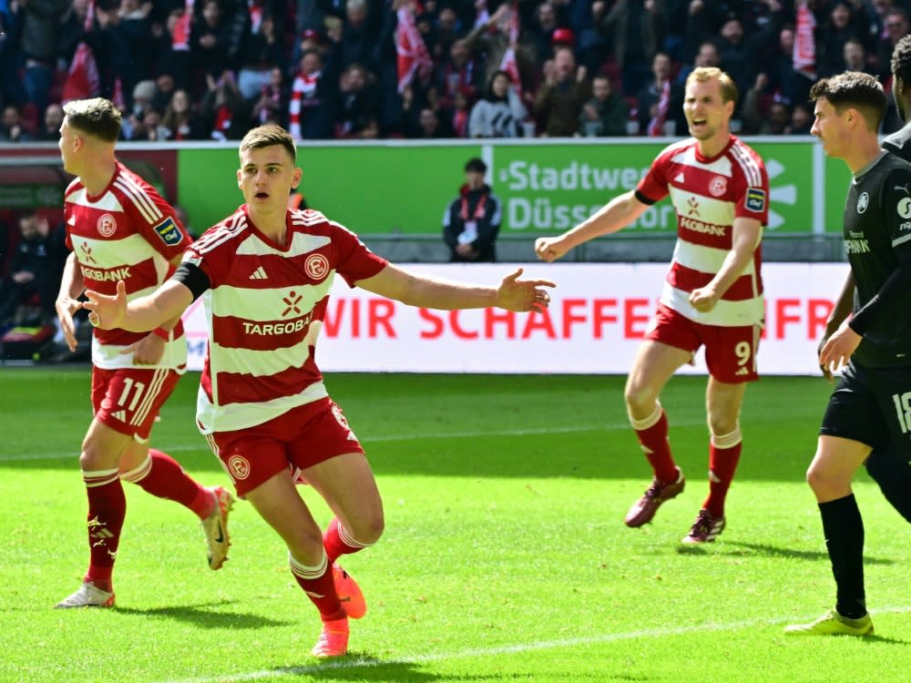 Yannik Engelhardt jubelte erst am Ende (IMAGO/Sportfoto Zink / Melanie Zink)