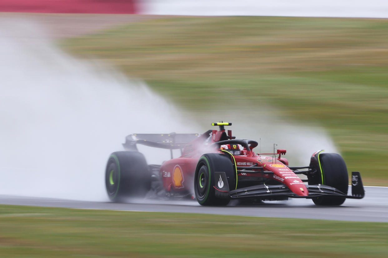 Carlos Sainz ha firmado su primera pole en Silverstone después de pasar desapercibido toda la sesión (Photo by Clive Rose/Getty Images)