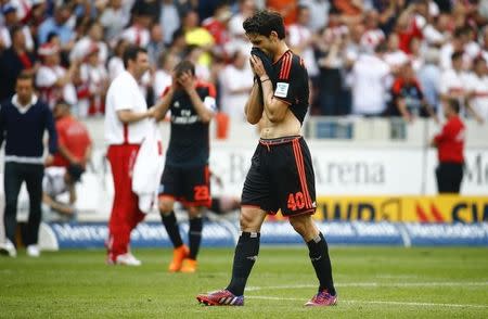 Hamburg SV's Gojko Kacar reacts after losing their German Bundesliga first division soccer match against VFB Stuttgart in Stuttgart, Germany, May 16, 2015. REUTERS/Kai Pfaffenbach