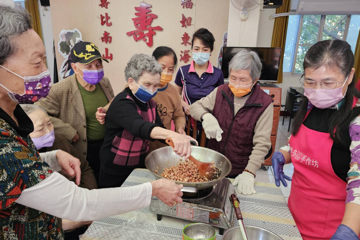 彰化,|榮家長輩玩烘焙 花生酥糖親手做