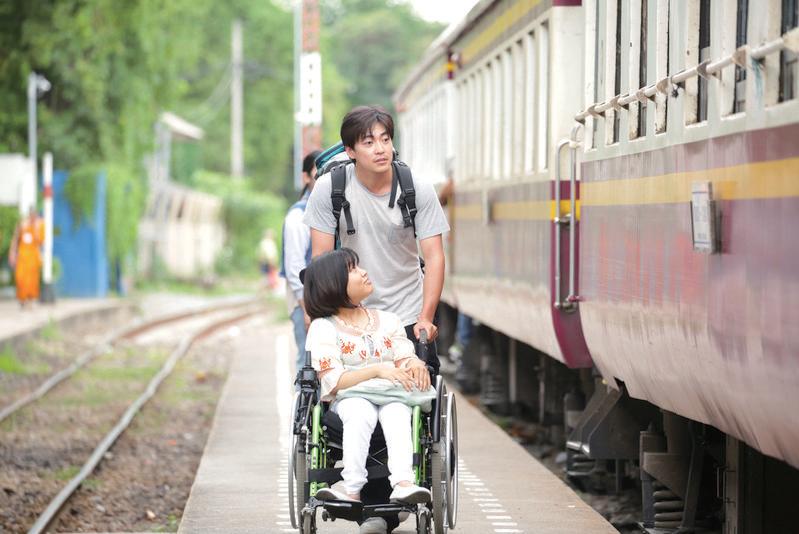 《漫畫少女愛啟蒙》描繪因腦性麻痺而靠輪椅代步的少女夢馬探索性愛與人生的故事，電影遠赴泰國取景拍攝。（Rabbit House提供）