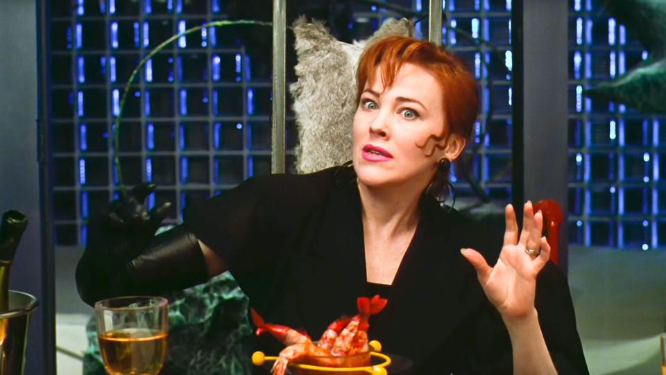 USA. Catherine O'Hara  in a scene from ©Warner Bros film: Beetlejuice (1988). Plot: The spirits of a deceased couple are harassed by an unbearable family that has moved into their home, and hire a malicious spirit to drive them out.  Ref: LMK110-J6576-090620 Supplied by LMKMEDIA. Editorial Only. Landmark Media is not the copyright owner of these Film or TV stills but provides a service only for recognised Media outlets. pictures@lmkmedia.com